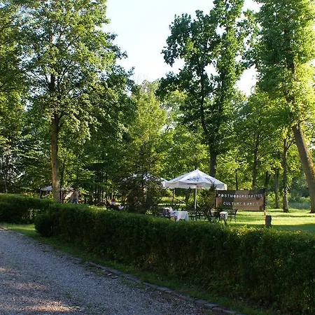 Palac Poraj Bed & Breakfast *