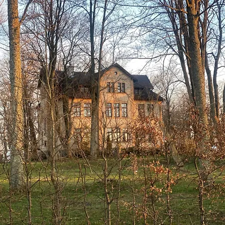 Palac Poraj Bed & Breakfast