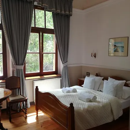 Palac Poraj Bed & Breakfast