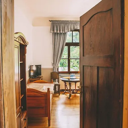 לינה וארוחת בוקר Palac Poraj Wicko (Pomerania)